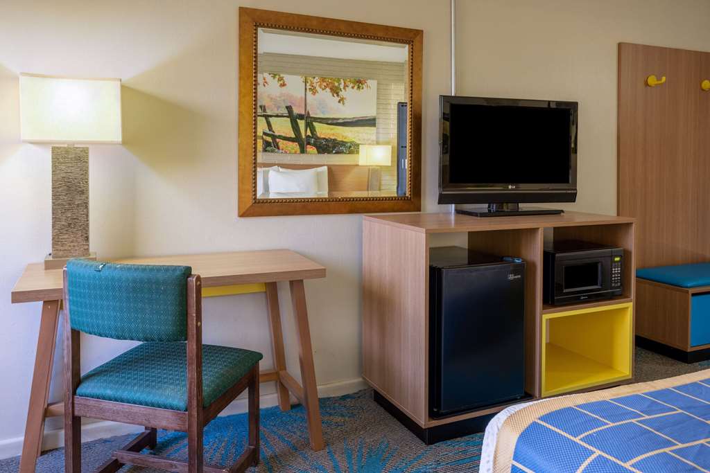 Days Inn by Wyndham Manassas Battlefield - photo 30