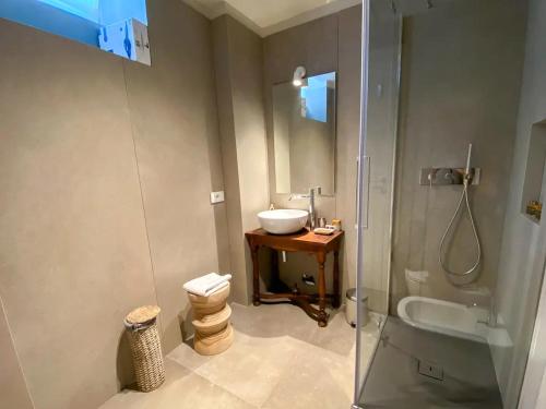 La torre — 4-Star Luxury Hotel in Belgirate, Italy