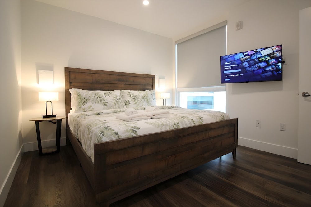 Los Angeles Premium City Suites Free Secured Parking - photo 7