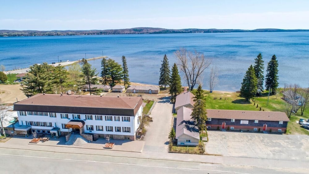 Caswell Resort Hotel in North Bay, Canada