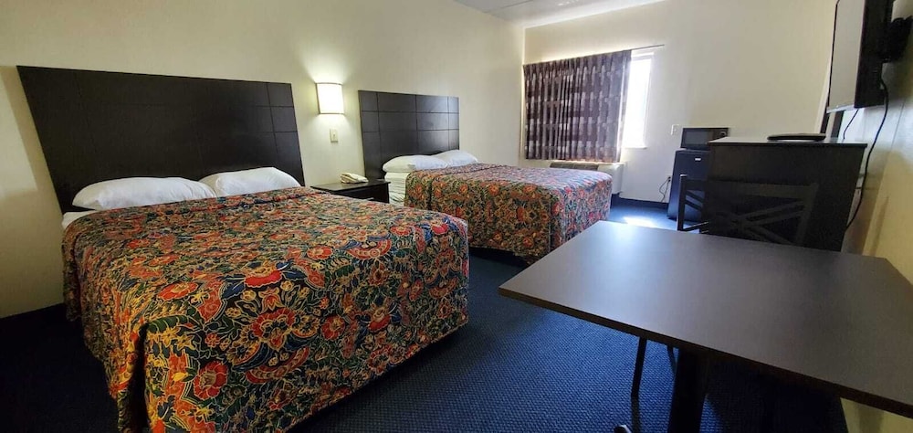 Plano Inn & Suites - photo 11