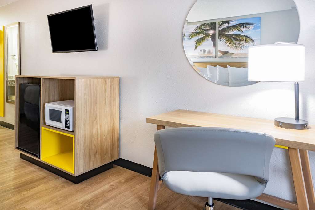 Days Inn by Wyndham Barnwell - photo 41