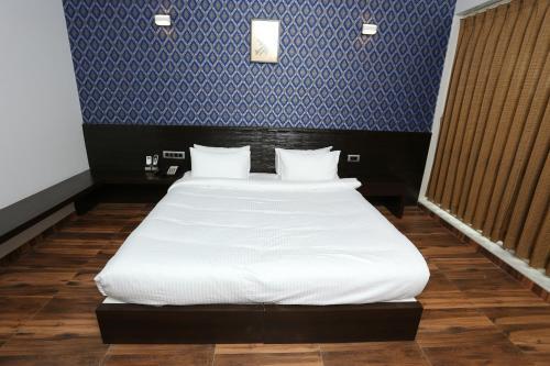 Palette Silver Leaf in Vapi, India