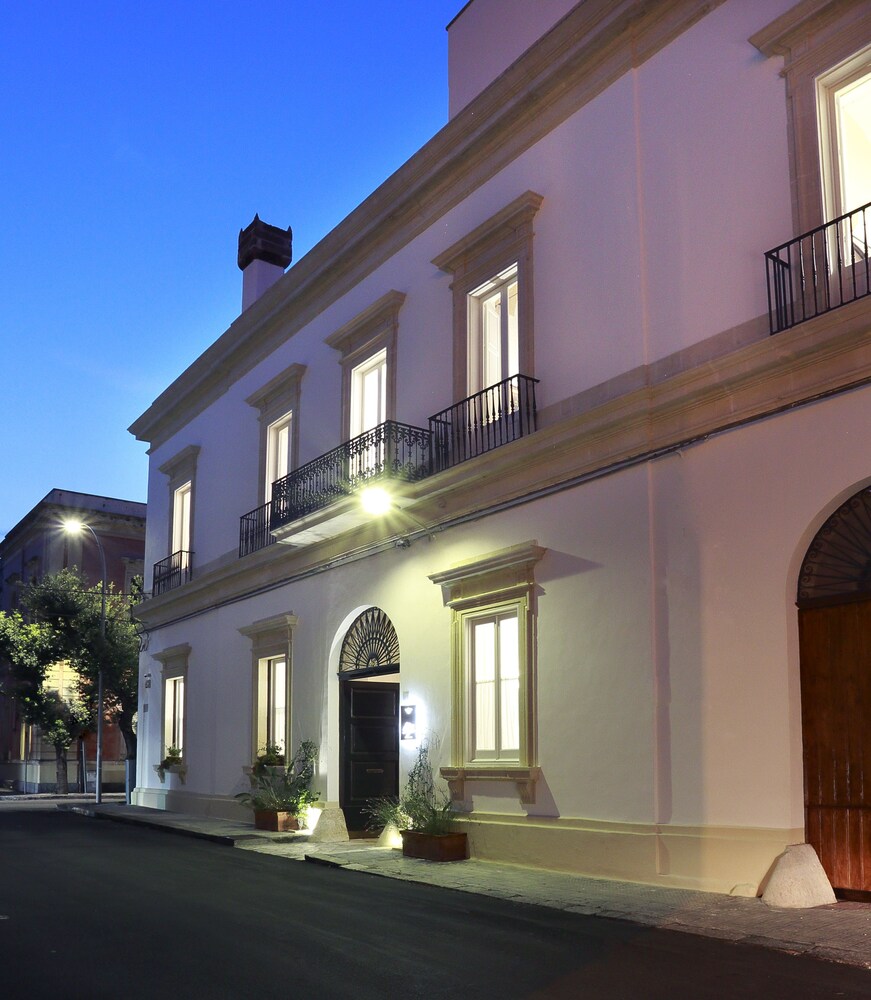 Palazzo Vaglio Relais — 4-Star Luxury Hotel in Nardo, Italy