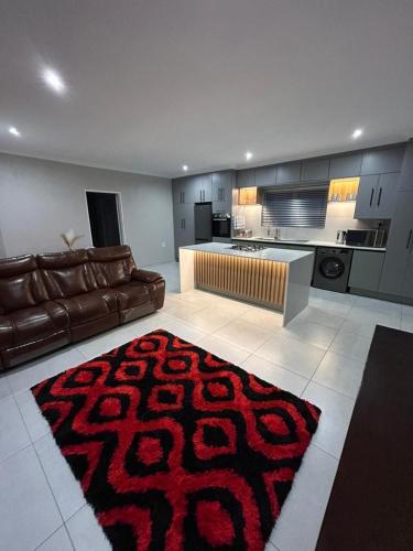 Modern Sleek & Private 1 Bedroom unit — 4-Star Luxury Hotel in Johannesburg, South Africa