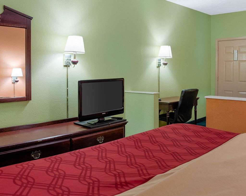 Econo Lodge Canton I 55 - photo 17