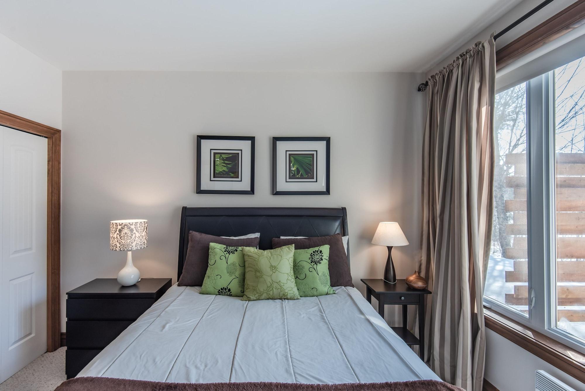 Condo on Golf near Bike Trail w 2 Bdrm 2 Bath — 4-Star Luxury Hotel in Mont-Tremblant, Canada