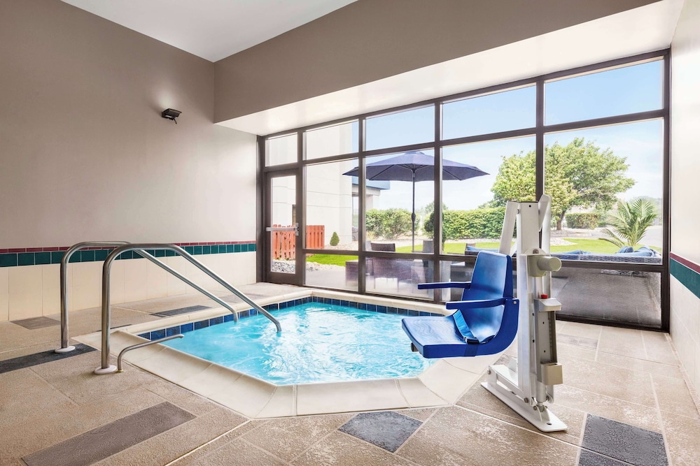 Hampton Inn Quakertown - photo 21