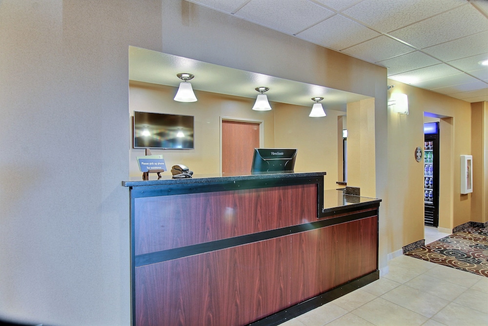 Cobblestone Hotel & Suites Beulah - photo 4