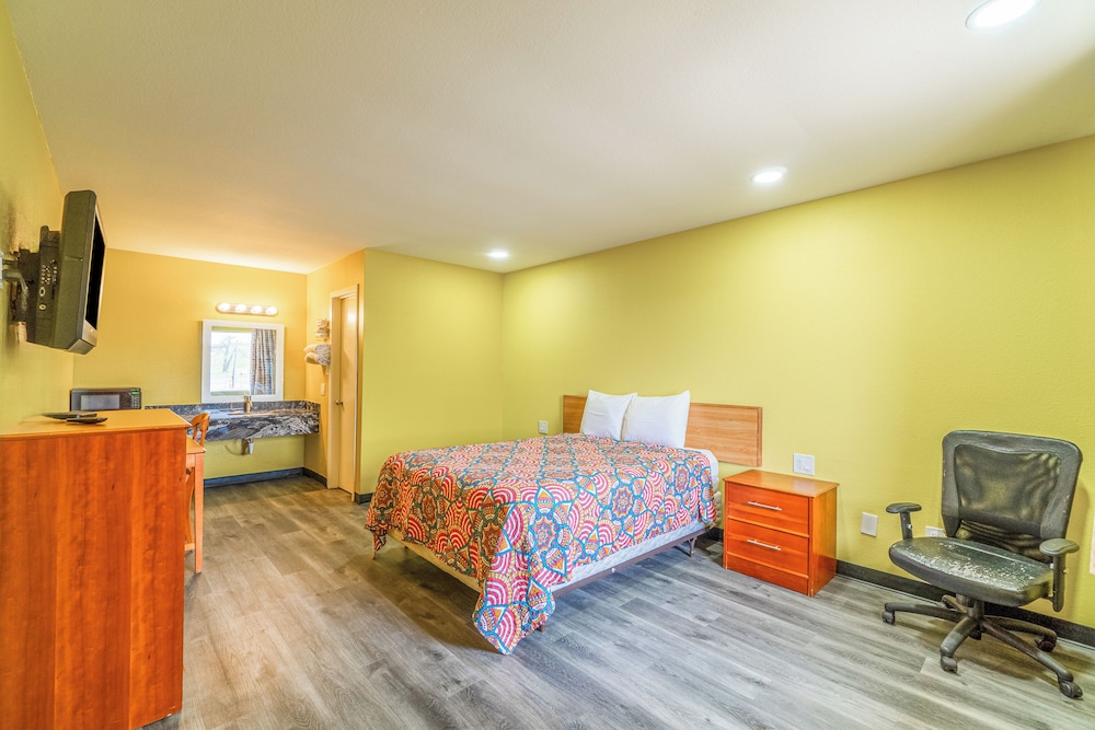 Regency Inn By OYO Rockdale TX - photo 9
