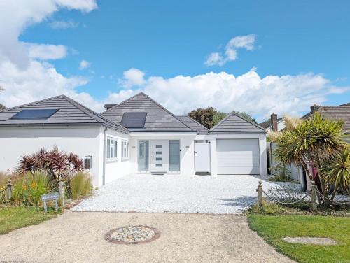 One Elms Way Sleeps 6 West Wittering in Chichester, United Kingdom