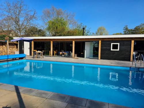 Ham Annex met privé jacuzzi — 4-Star Luxury Hotel in Almelo, Netherlands