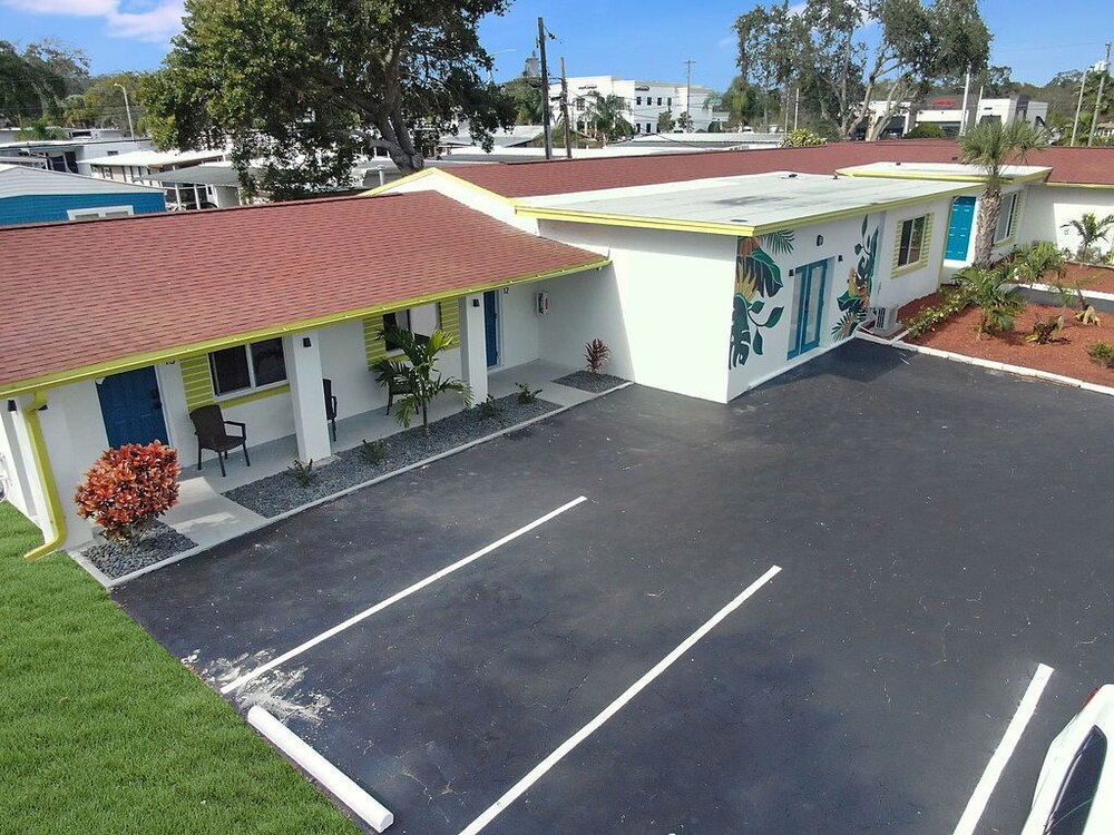 Palm Cove Motel - photo 65