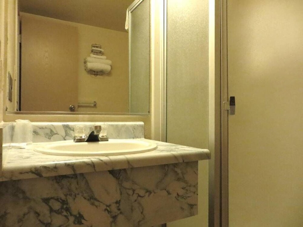 Bridger Inn Hotel Las Vegas - photo 13
