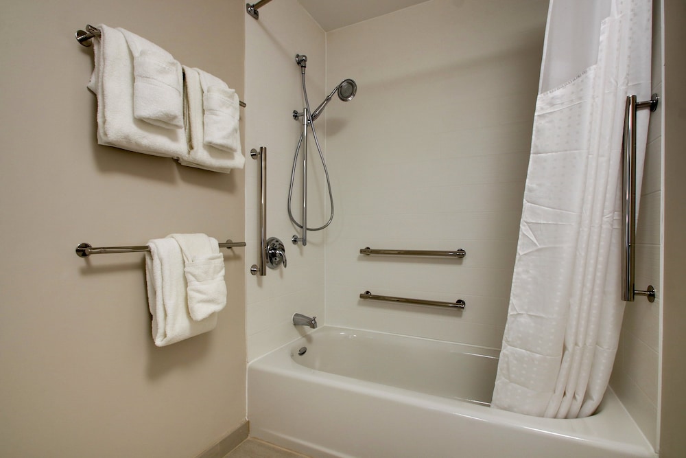 Holiday Inn Express and Suites Elizabethtown North by IHG - photo 12
