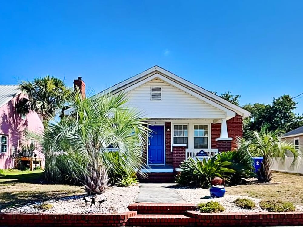 CB Sunshine Cottage — 4-Star Luxury Hotel in Carolina Beach, United States