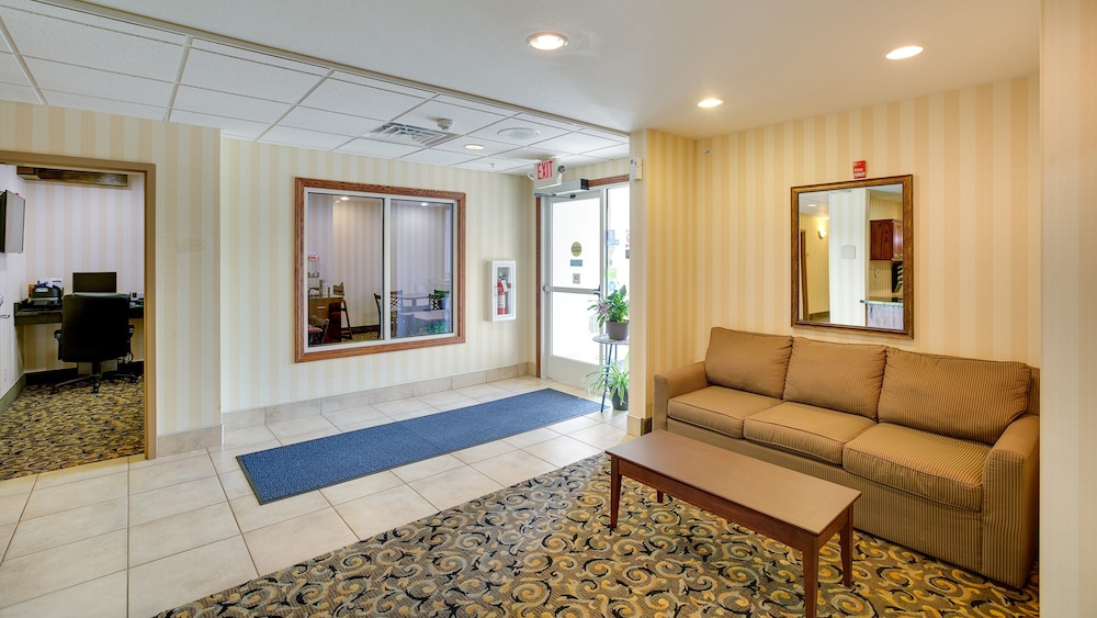 Cobblestone Inn & Suites Clintonville - photo 7
