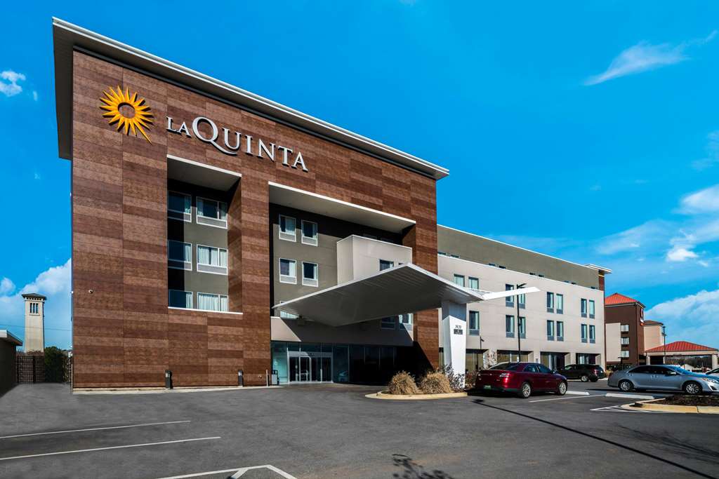 La Quinta Inn & Suites by Wyndham Tuscaloosa University - photo 2