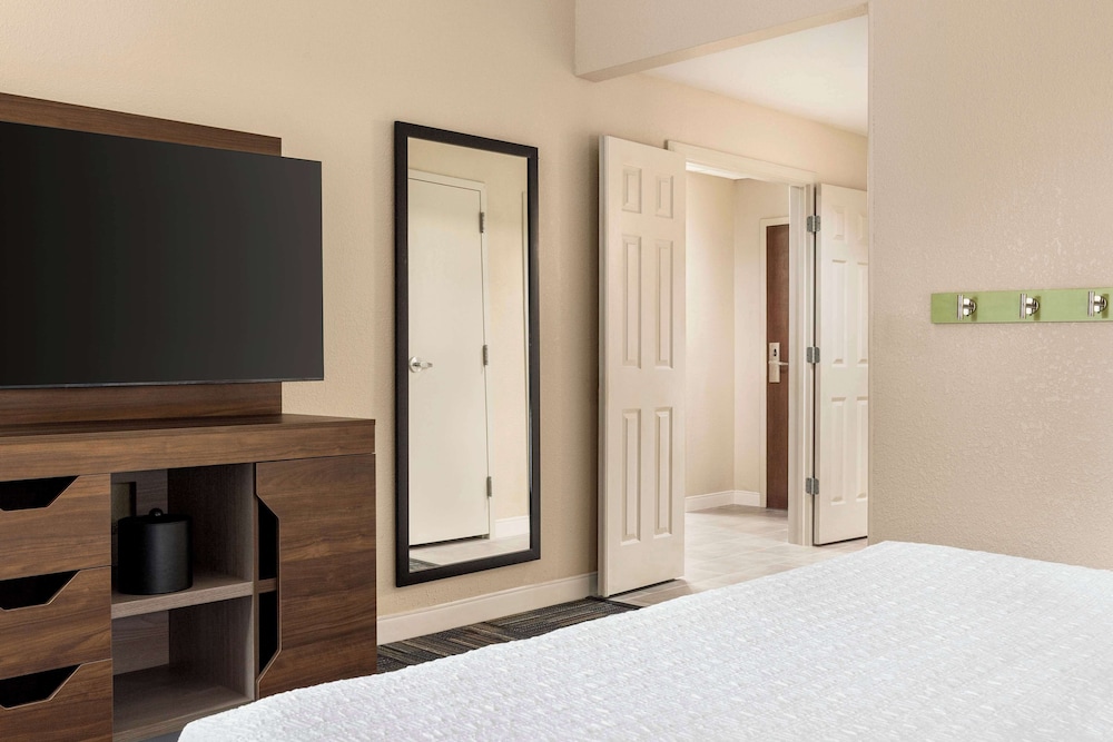 Hampton Inn Atlanta Stone Mountain - photo 14