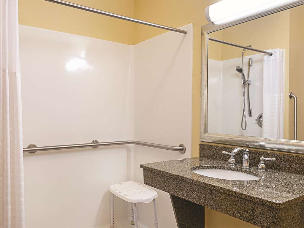 La Quinta Inn & Suites by Wyndham Slidell North Shore Area - photo 14