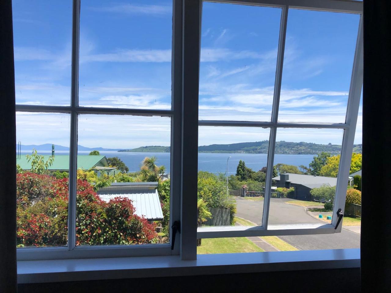 2mins To Lakefront Family Retreat in Taupo, New Zealand