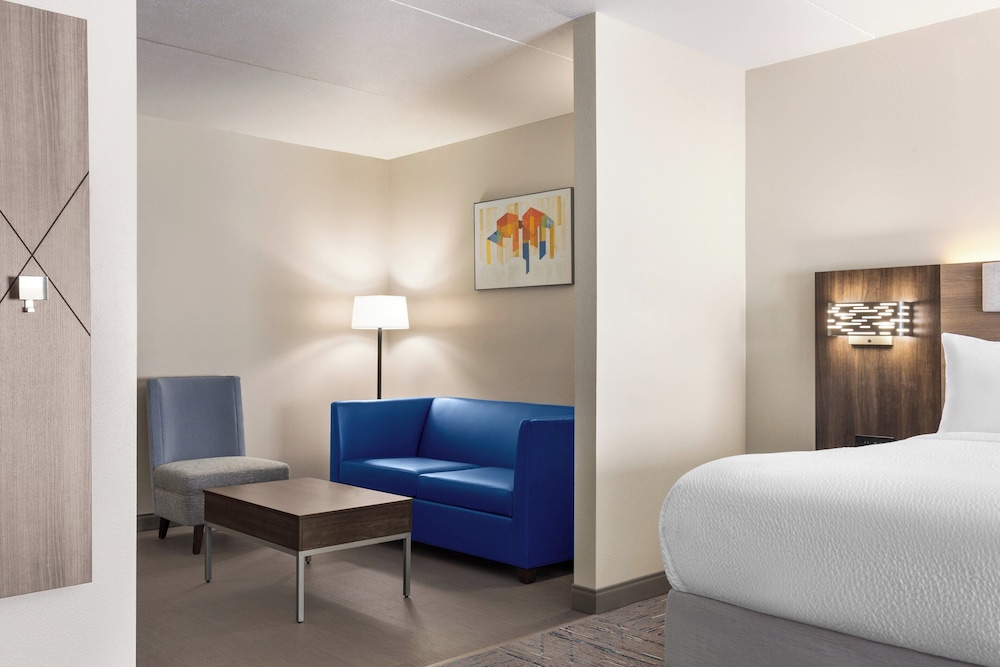 Holiday Inn Express and Suites Tuscaloosa University an IHG Hotel - photo 18