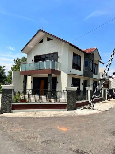 Villa Munjul Indah Majalengka — 4-Star Luxury Hotel in Majalengka, Indonesia