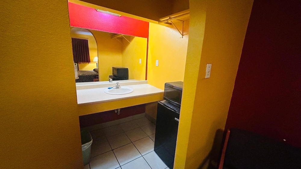 Relax Inn By OYO Sulphur Hwy 90 - photo 20