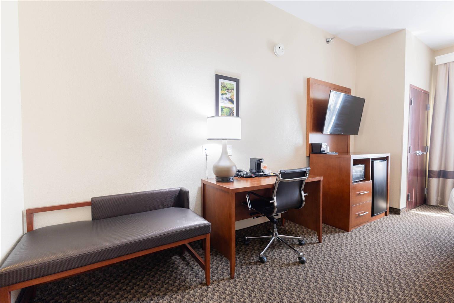 Comfort Suites Troy I75 - photo 16