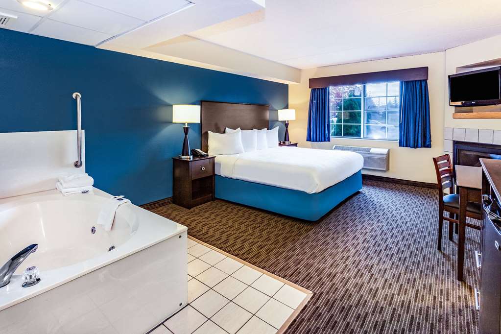 AmericInn by Wyndham Hotel and Suites Long Lake - photo 20