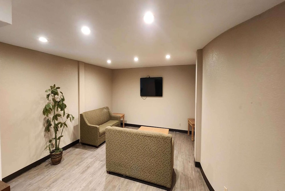 Days Inn by Wyndham Fort Wright Cincinnati Area - photo 27