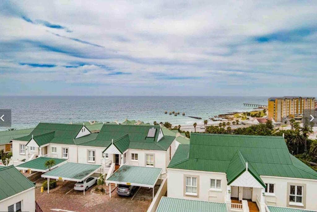 Dolphins 25 Stay — 4-Star Luxury Hotel in Port Elizabeth, South Africa