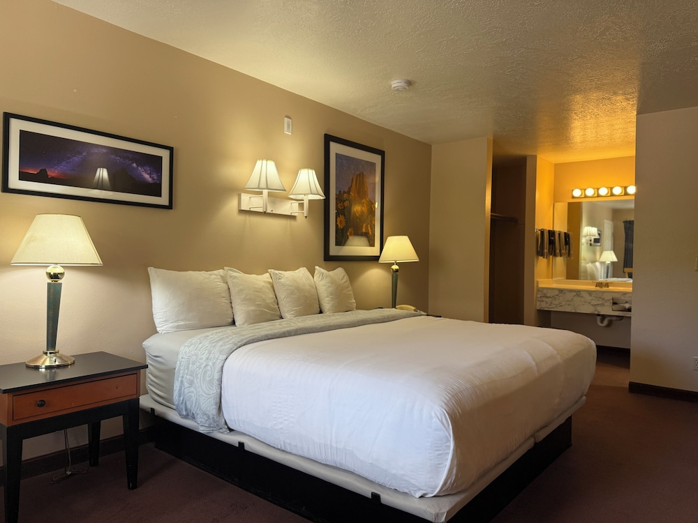 Cathedral Valley Inn - photo 11
