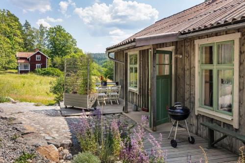 Sustainable and soulful close to lake — hotel in Gnesta