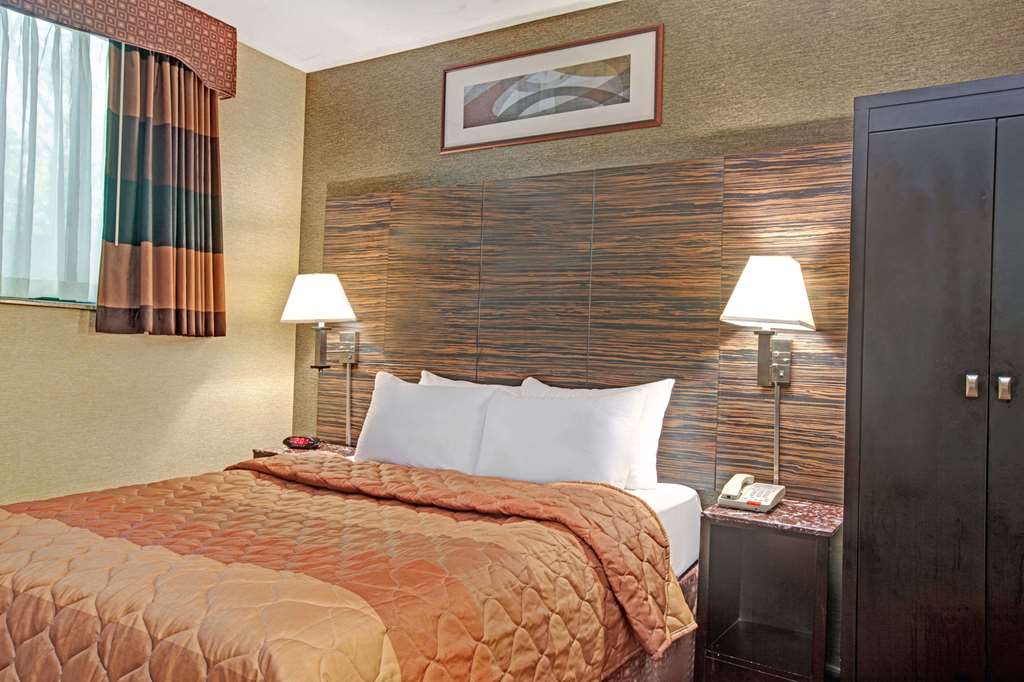 Days Inn by Wyndham Brooklyn - photo 12