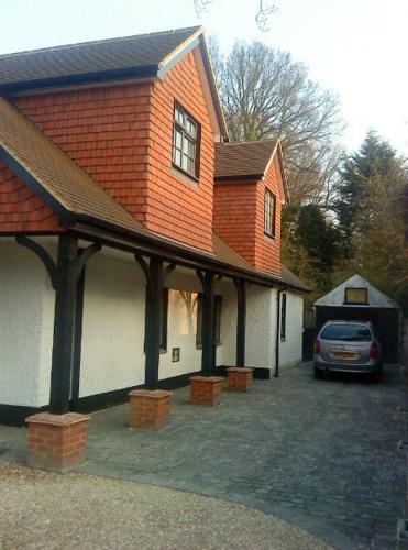 Hurstbourne — 4-Star Luxury Hotel in Camberley, United Kingdom