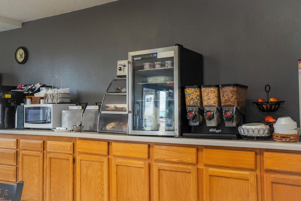 Victorian Inn & Suites - photo 55