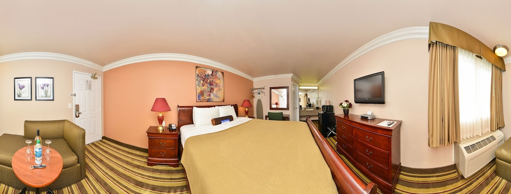 Inn By The Sfo - photo 16