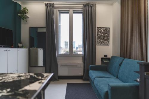 WowNavigli Apartment Sofa Bed Metro M4 Tram 2 — 4-Star Luxury Hotel in Milan, Italy