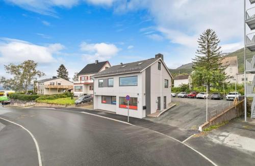 Din hjem Mitt i by1. Gratis parkering — 4-Star Luxury Hotel in Narvik, Norway