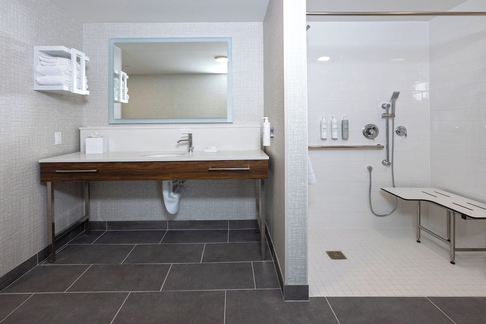 Hampton Inn & Suites by Hilton Bakersfield Central - photo 28