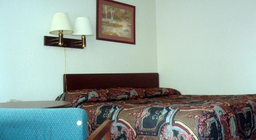 Travel Inn Dekalb - photo 4