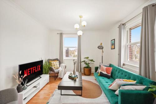 Cosy Apartment 5 guests 3 beds 1 sofa bed Lewisham — 4-Star Luxury Hotel in London, United Kingdom