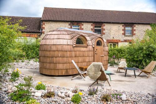 Large Country Cottage Sleeps 8 Spa Facilities Garden Bar Catering Services Free Parking Nature Reserve Hen Parties — 4-Star Luxury Hotel in Scunthorpe, United Kingdom