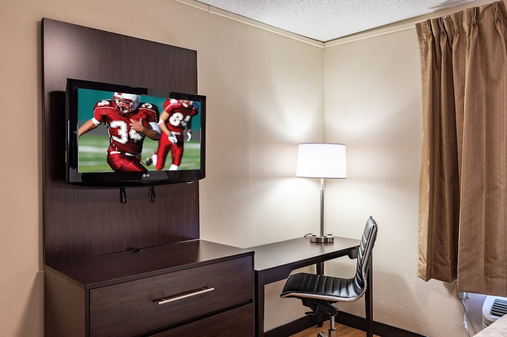 Red Roof Inn PLUS & Suites Atlanta Airport South - photo 6
