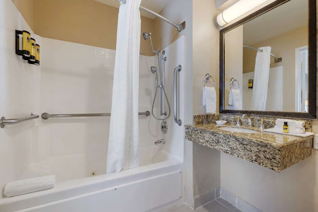 Best Western Plus Marina Shores Hotel - photo 56