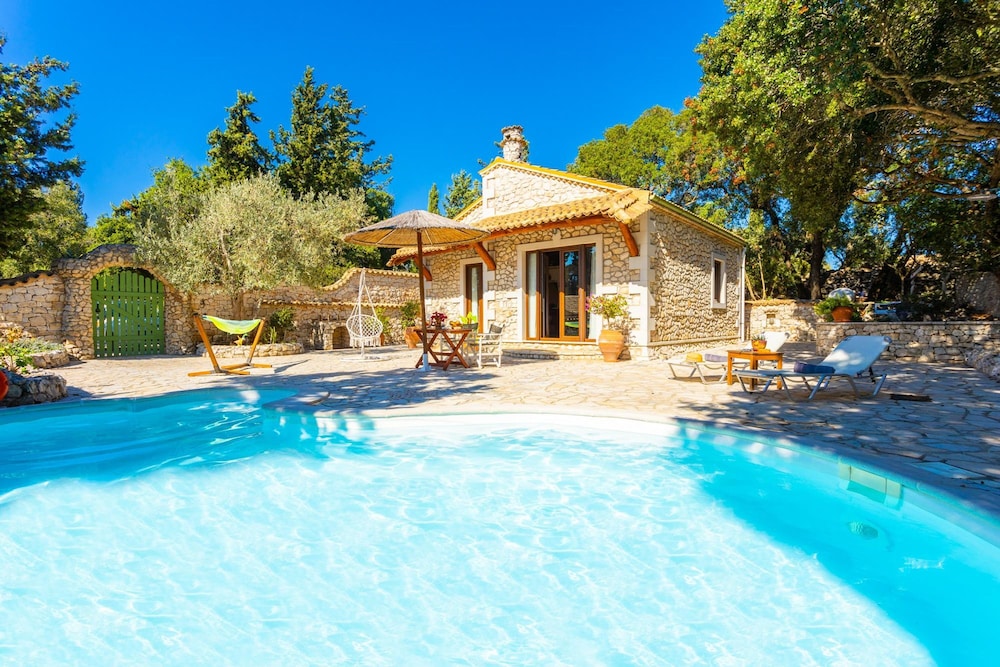 Villa Nionios — 4-Star Luxury Hotel in Gaios, Greece