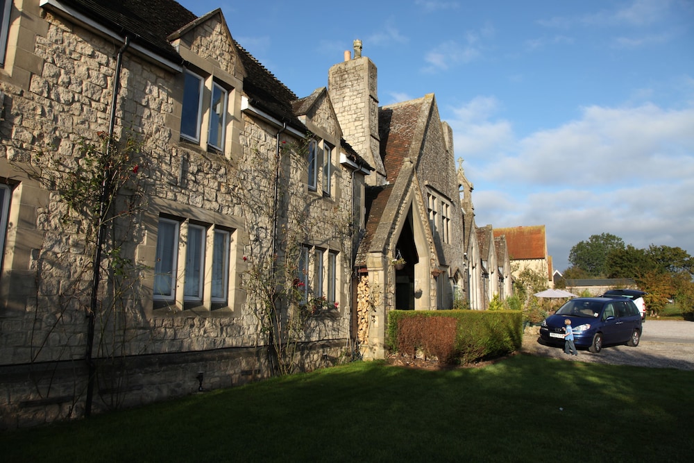 Schoolhouse Restaurant And Hotel — Swindon