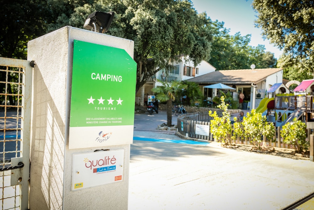 Camping Les Genêts d'Or — 4-Star Luxury Hotel in Bagnols-Sur-Ceze, France