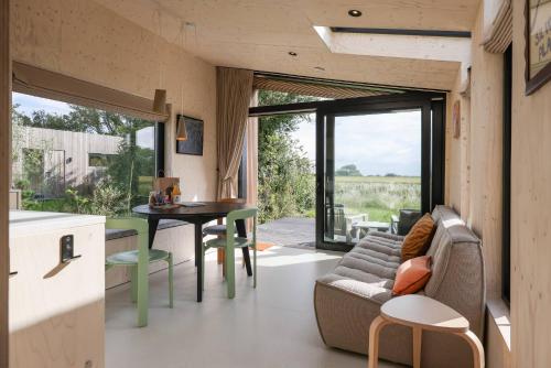 Hello Zeeland Tiny House Zeeuwse Liefde 5 — 4-Star Luxury Hotel in Westkapelle, Netherlands